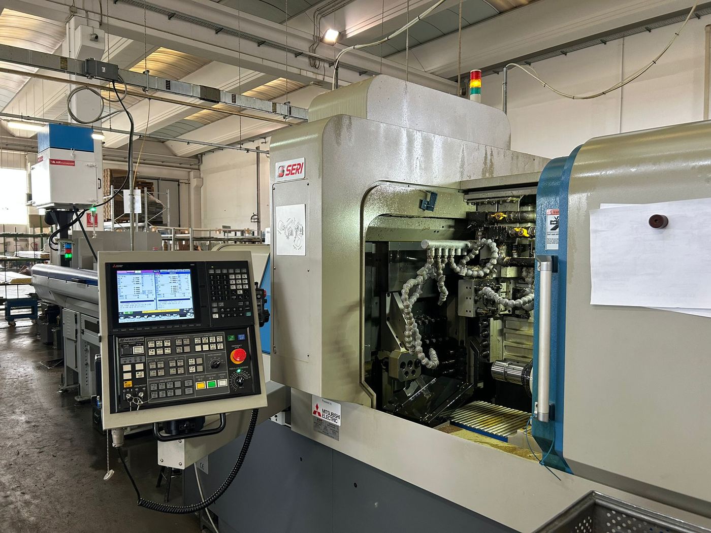 Tornio CNC SERI con controllo Mitsubishi